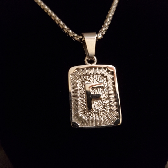 New Silver Plated Initial "F" Box Chain Necklace - Picture 2 of 8
